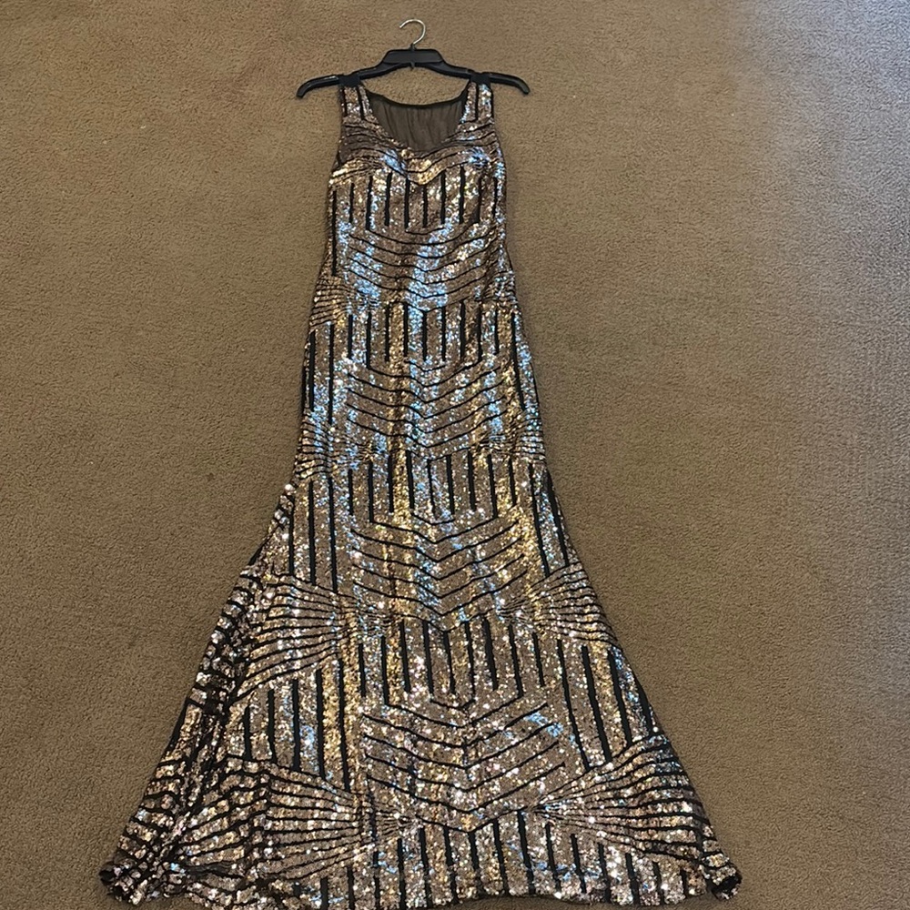 Elegant Sequin Evening Gown - Black and Gold